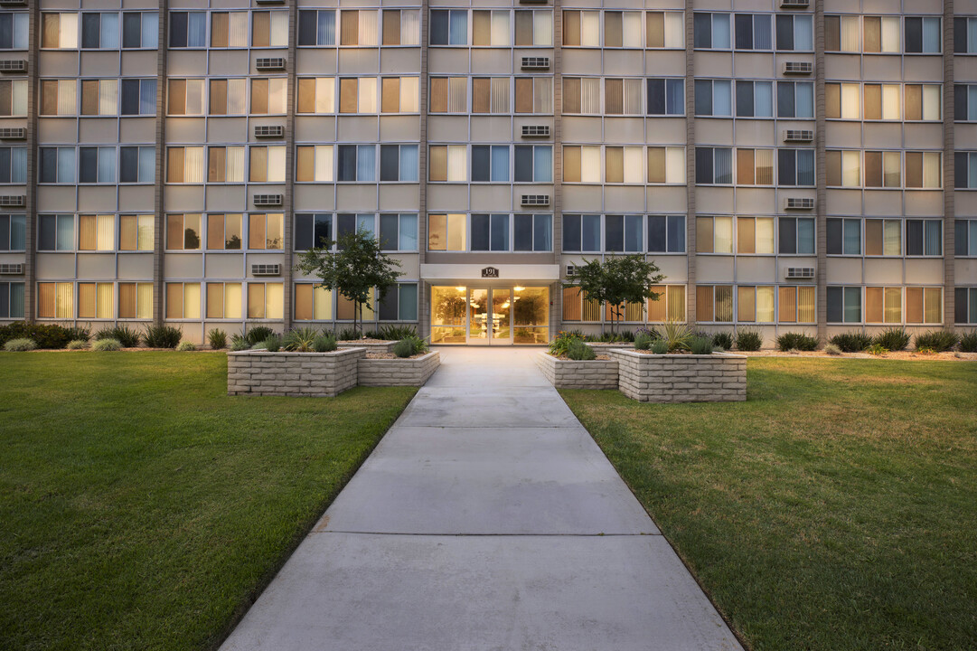 Meadowbrook Apartments in San Bernardino, CA - Building Photo