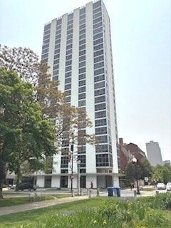 1555 N Dearborn Pkwy in Chicago, IL - Building Photo