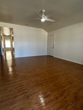 409 Topeka Ct, Unit #B in Nolanville, TX - Foto de edificio - Building Photo