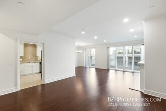 1050 1/2 S Holt Ave in Los Angeles, CA - Building Photo - Building Photo