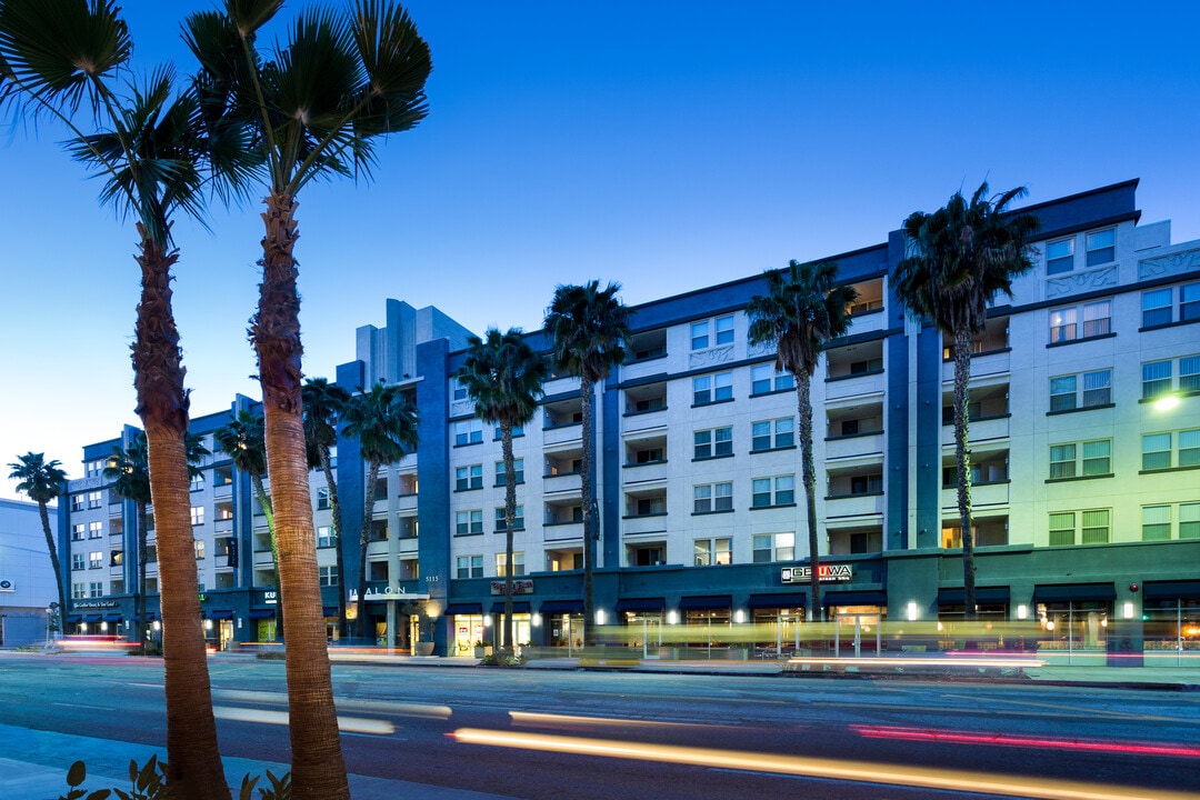 Avalon Wilshire in Los Angeles, CA - Foto de edificio