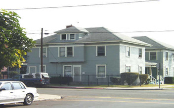 Julian Avenue Apartments in San Diego, CA - Foto de edificio - Building Photo