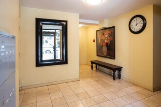 700 Westmount Dr in West Hollywood, CA - Building Photo - Building Photo