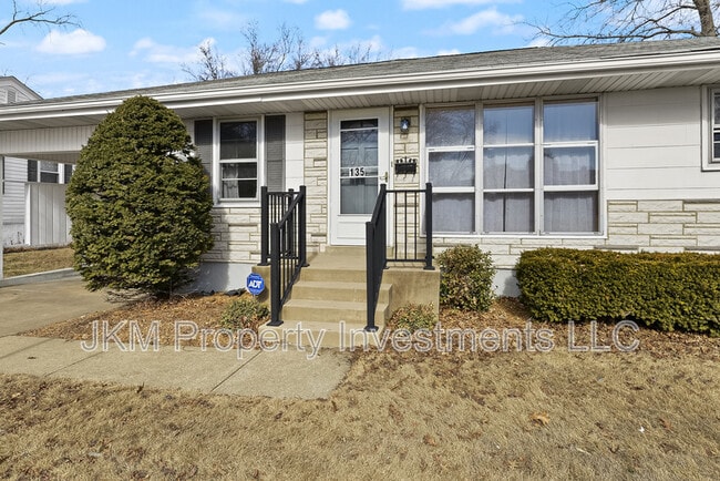 135 St Maurice Ln in Florissant, MO - Building Photo - Building Photo