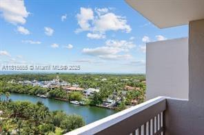 90 Edgewater Dr in Miami, FL - Building Photo - Building Photo