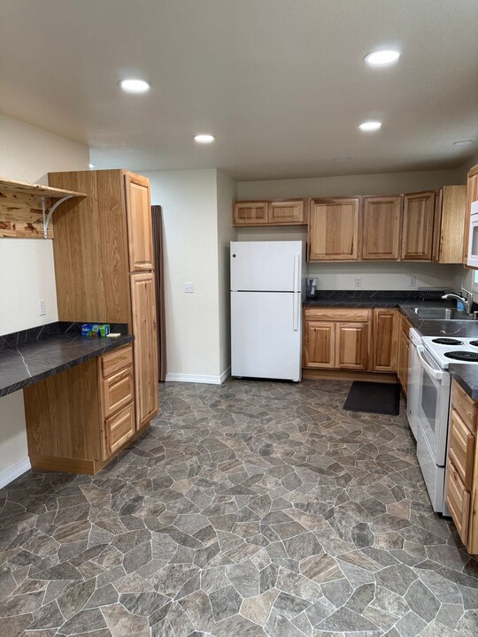 8010 Northwind Ave in Anchorage, AK - Foto de edificio