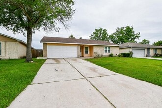 2430 Ridge Hollow Dr in Houston, TX - Building Photo - Building Photo