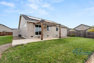 3451 Durst St in Medford, OR - Building Photo - Building Photo