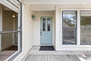 6400 Paintbrush Hollow in Austin, TX - Building Photo