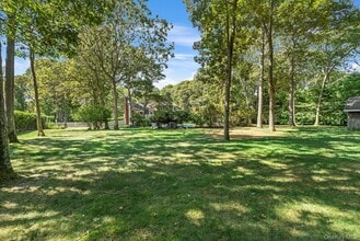 44 Midhampton Ave in Quogue, NY - Building Photo - Building Photo