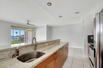 107 Half Moon Cir in Hypoluxo, FL - Building Photo - Building Photo