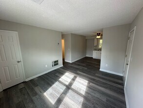 1617 McPherson St, Unit D in Greensboro, NC - Foto de edificio - Building Photo