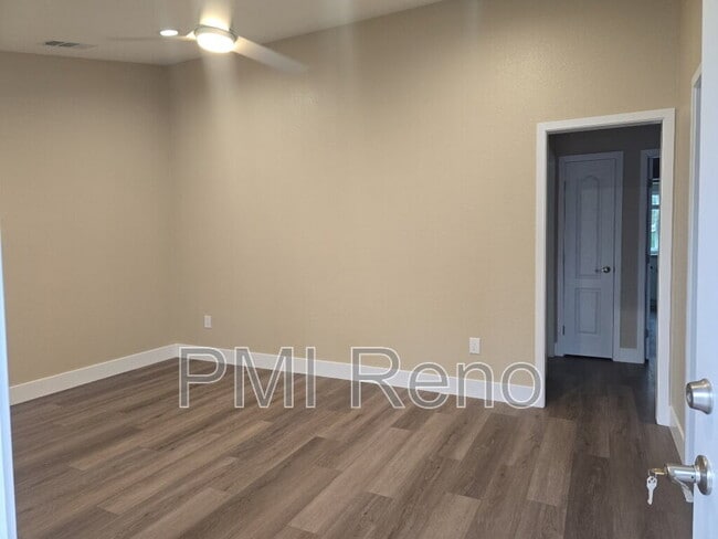 450 Tracy Ln in Reno, NV - Building Photo - Building Photo