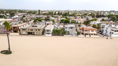 1527 Seal Way in Seal Beach, CA - Building Photo - Other