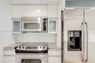 7541 SW 61st Ave in South Miami, FL - Building Photo - Building Photo