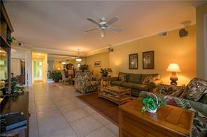 526 Laguna Royale Blvd-Unit -302 in Naples, FL - Foto de edificio - Building Photo