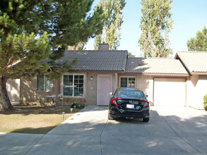 4925 Rock Bottom Way in Bakersfield, CA - Building Photo - Building Photo