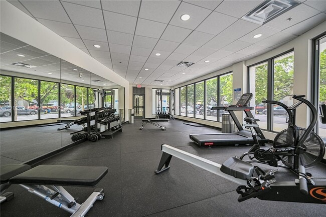 2285 SW 27th St in Miami, FL - Building Photo - Building Photo