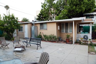 6827 De Longpre Ave in Los Angeles, CA - Building Photo