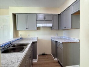 97 28th St, Unit E in Newport News, VA - Building Photo - Building Photo