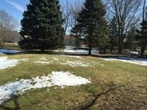 1930 Blackthorn Dr in Champaign, IL - Building Photo - Building Photo