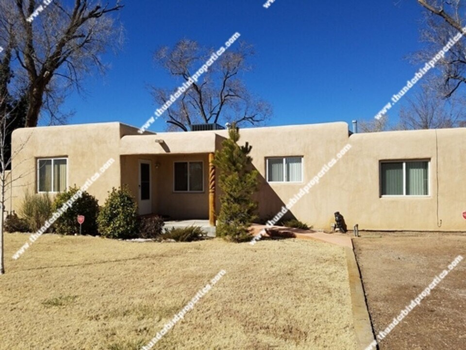 113 Nara Visa Rd NW in Albuquerque, NM - Building Photo