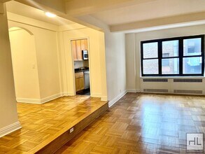 EAST 56 STREET in New York, NY - Foto de edificio - Building Photo