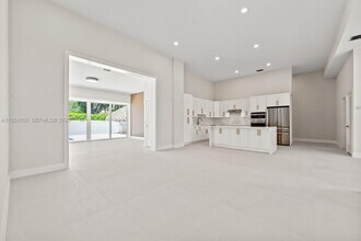 16160 SW 89th Pl in Palmetto Bay, FL - Building Photo - Building Photo