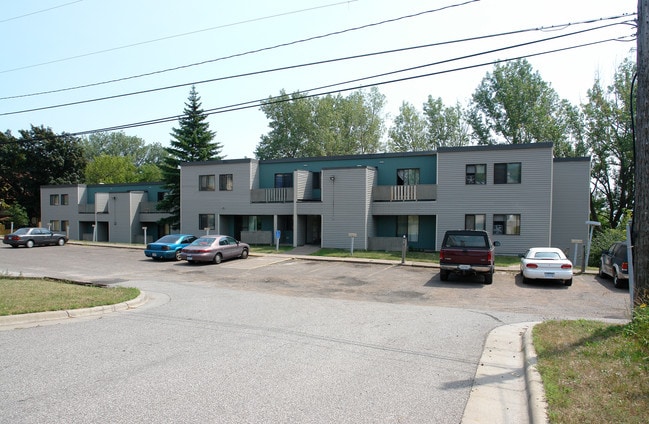 1701 E 2nd St in Duluth, MN - Foto de edificio - Building Photo