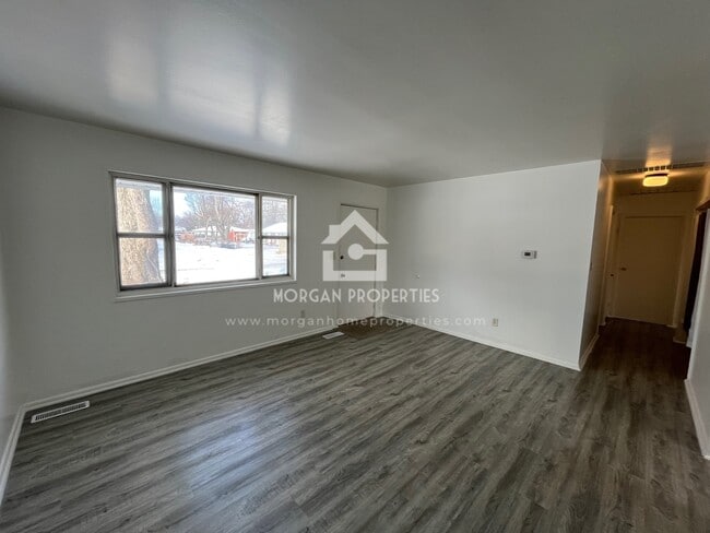 2002 Kerrwood Dr in Anderson, IN - Foto de edificio - Building Photo