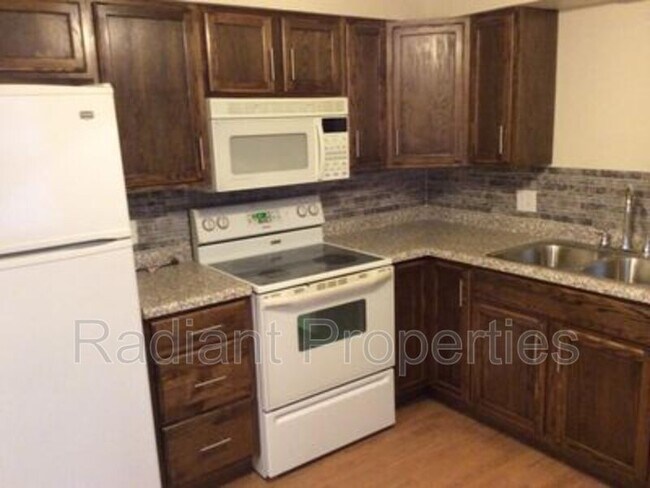 3111 E 38th St in Des Moines, IA - Building Photo - Building Photo