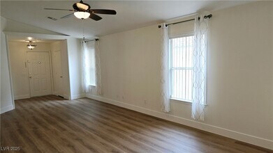 9633 Boylagh Ave in Las Vegas, NV - Building Photo - Building Photo
