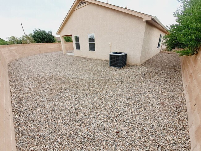 511 Blue Sage Ave SW in Los Lunas, NM - Building Photo - Building Photo
