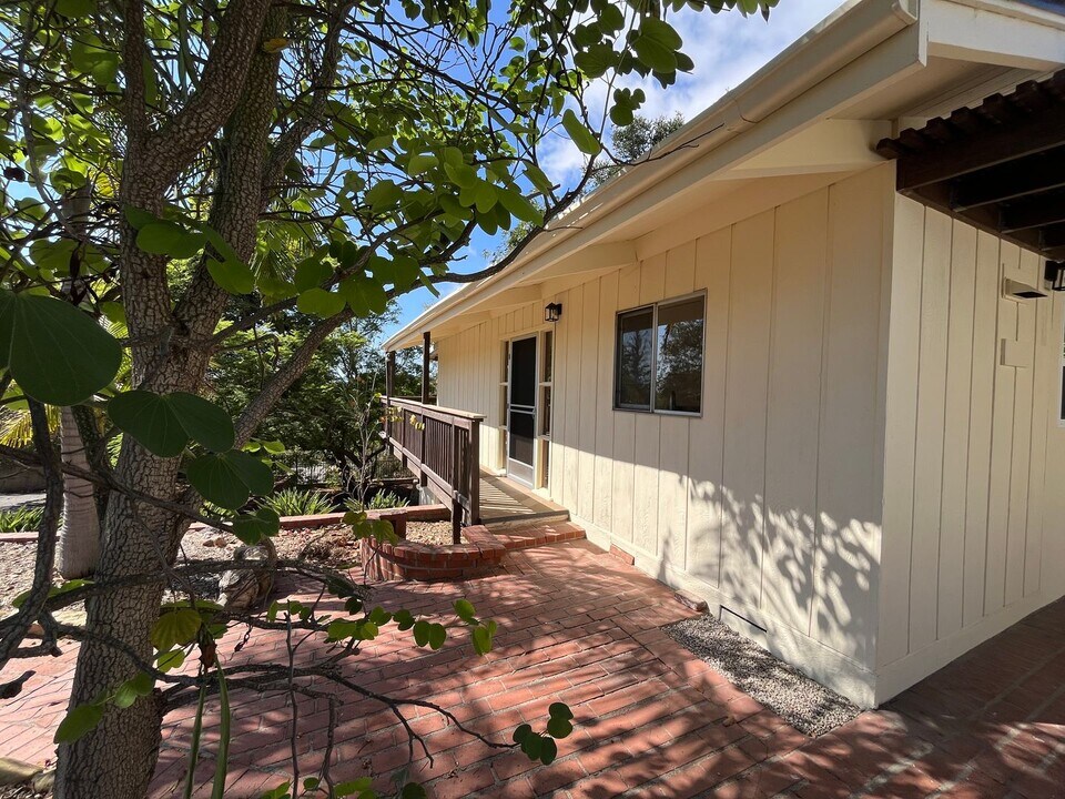 3890 Pueblo Ave in Santa Barbara, CA - Building Photo
