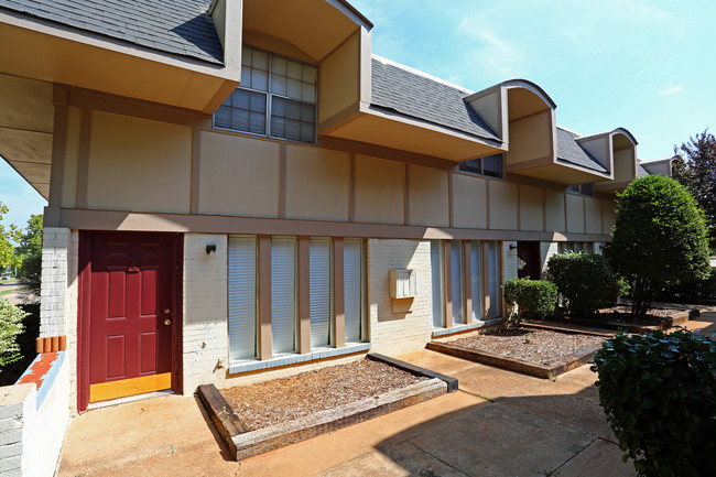 Kennedy Place Townhomes in Edmond, OK - Foto de edificio - Building Photo