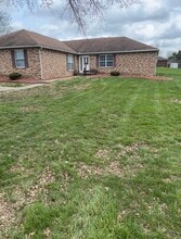 209 Damon Dr in Vincennes, IN - Building Photo - Building Photo