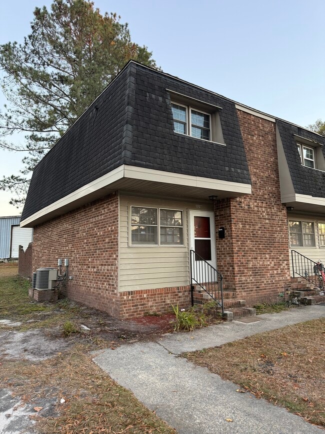 101 Woodside Ave, Unit #A