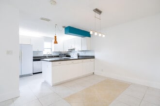 9460 SW 61st Way in Boca Raton, FL - Building Photo - Building Photo