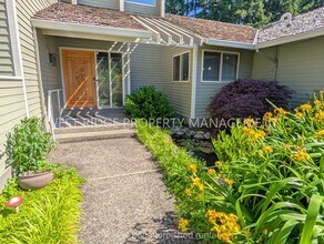 948 NW 170th Dr in Beaverton, OR - Building Photo - Building Photo