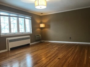 7D Troy Dr in Springfield, NJ - Building Photo - Building Photo