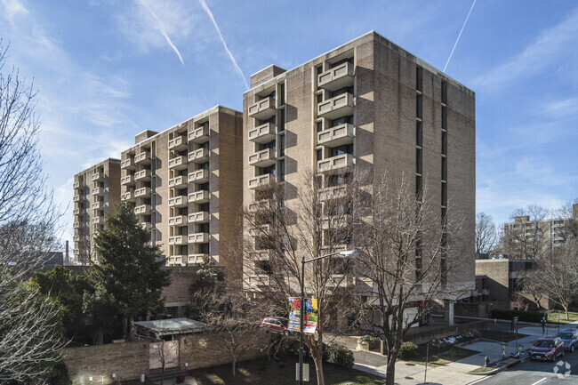 300 M St SW, Unit N614 in Washington, DC - Building Photo