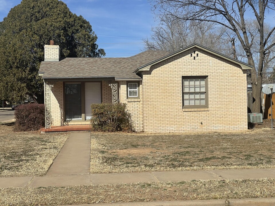 2522 24th St in Lubbock, TX - Foto de edificio