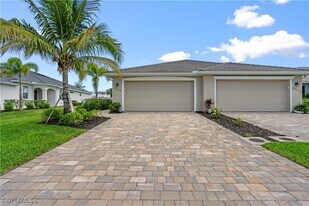 4348 Lemongrass Dr in Ft. Myers, FL - Building Photo