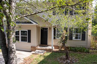 9201 Shady Bend Ln in Knoxville, TN - Building Photo - Building Photo