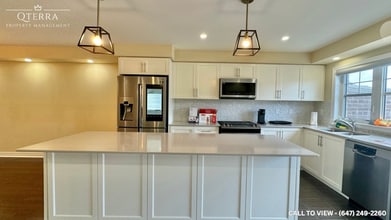 23 Sudeley Ln in Brampton, ON - Building Photo - Building Photo