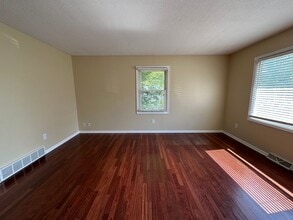 1121 Crescent St NE in Grand Rapids, MI - Building Photo - Building Photo