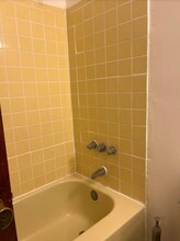 91-04-91-75 75th St, Unit 1 in Queens, NY - Foto de edificio - Building Photo