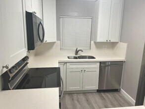9461 Evergreen Pl in Davie, FL - Building Photo - Building Photo