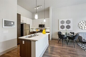 2411 Fondren Rd in Houston, TX - Building Photo - Building Photo
