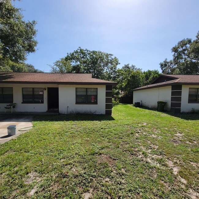property at 214 N Tanglewood Dr